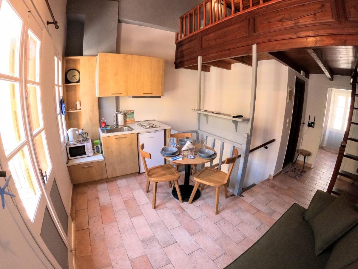 Cozy Apartments In Symi Center Екстер'єр фото
