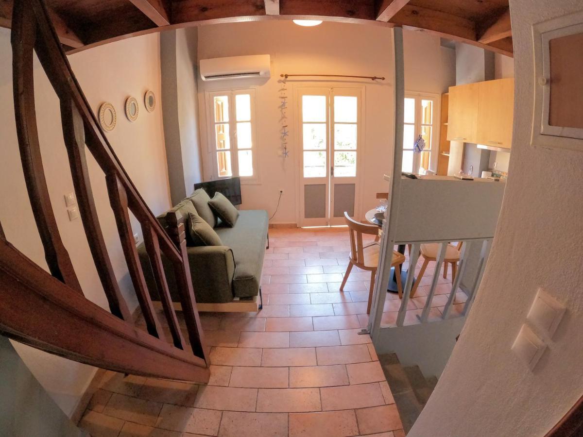 Cozy Apartments In Symi Center Екстер'єр фото